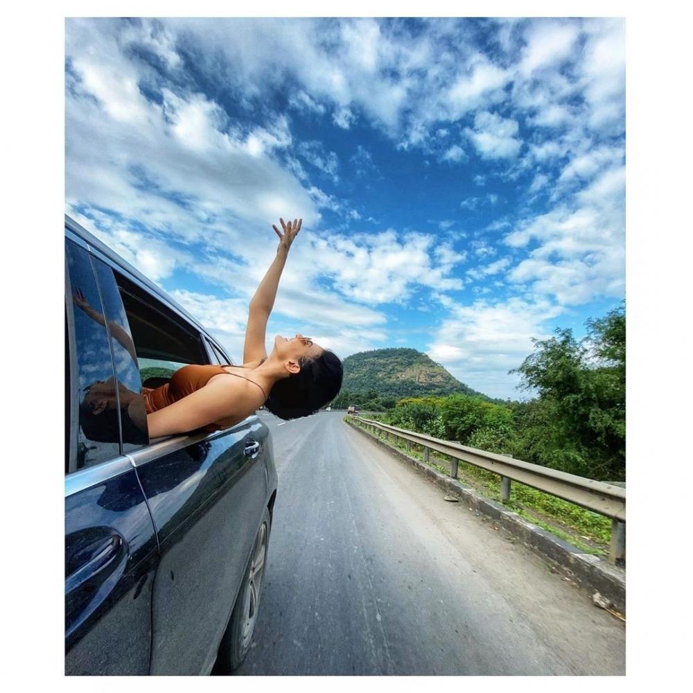 The Weekend Leader - Amyra Dastur gets poetic, shares a snapshot from her road trip