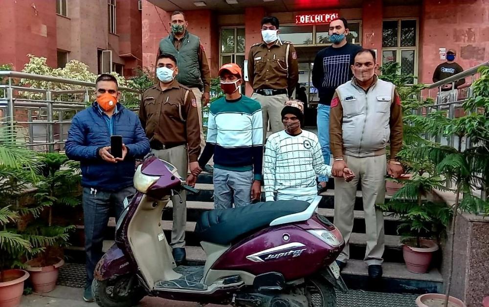 The Weekend Leader - Delhi Police nab snatchers in 12 hrs after video goes viral