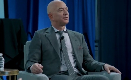The Weekend Leader - Bezos warns of recession, advises people to avoid expensive purchases