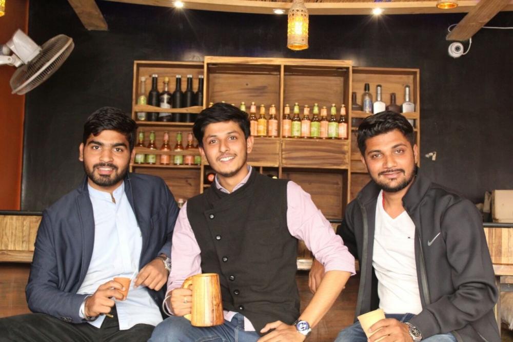 The Weekend Leader - Anubhav Dubey and Anand Nayak Success story | Founders, Chai Sutta Bar 