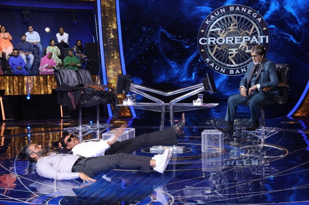 The Weekend Leader - Suniel Shetty, Jackie Shroff flex muscles on 'KBC 13', Big B impressed