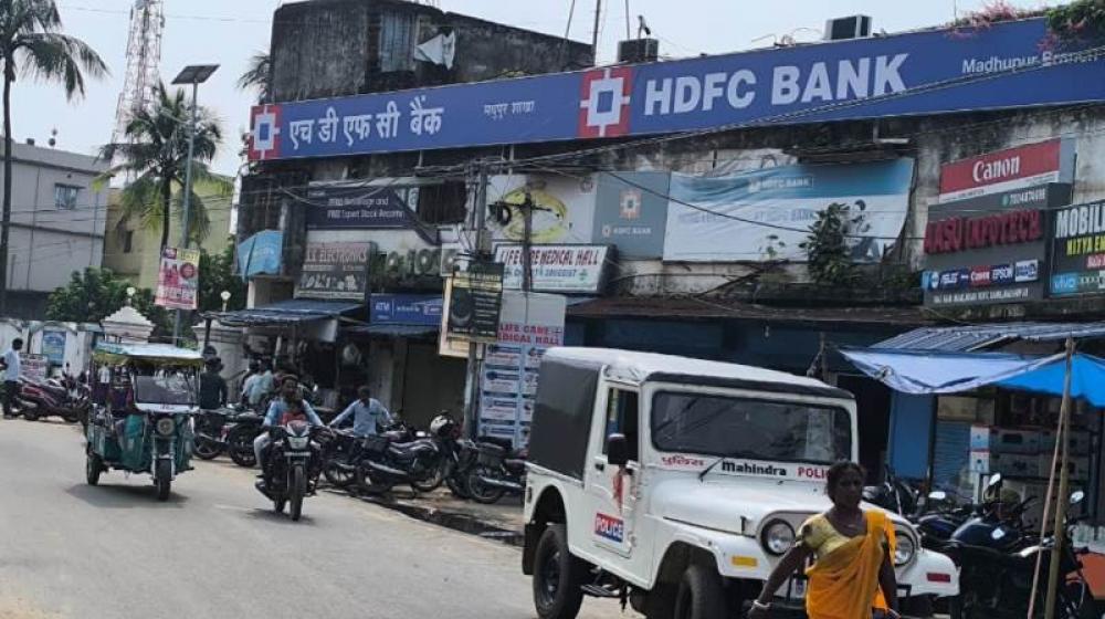 The Weekend Leader - Over Rs 1 Crore Looted In Daring Daylight Bank Robbery In Madhupur, Jharkhand