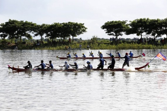 The Weekend Leader - Over 900K tourists in Cambodia during 3-day Water Festival