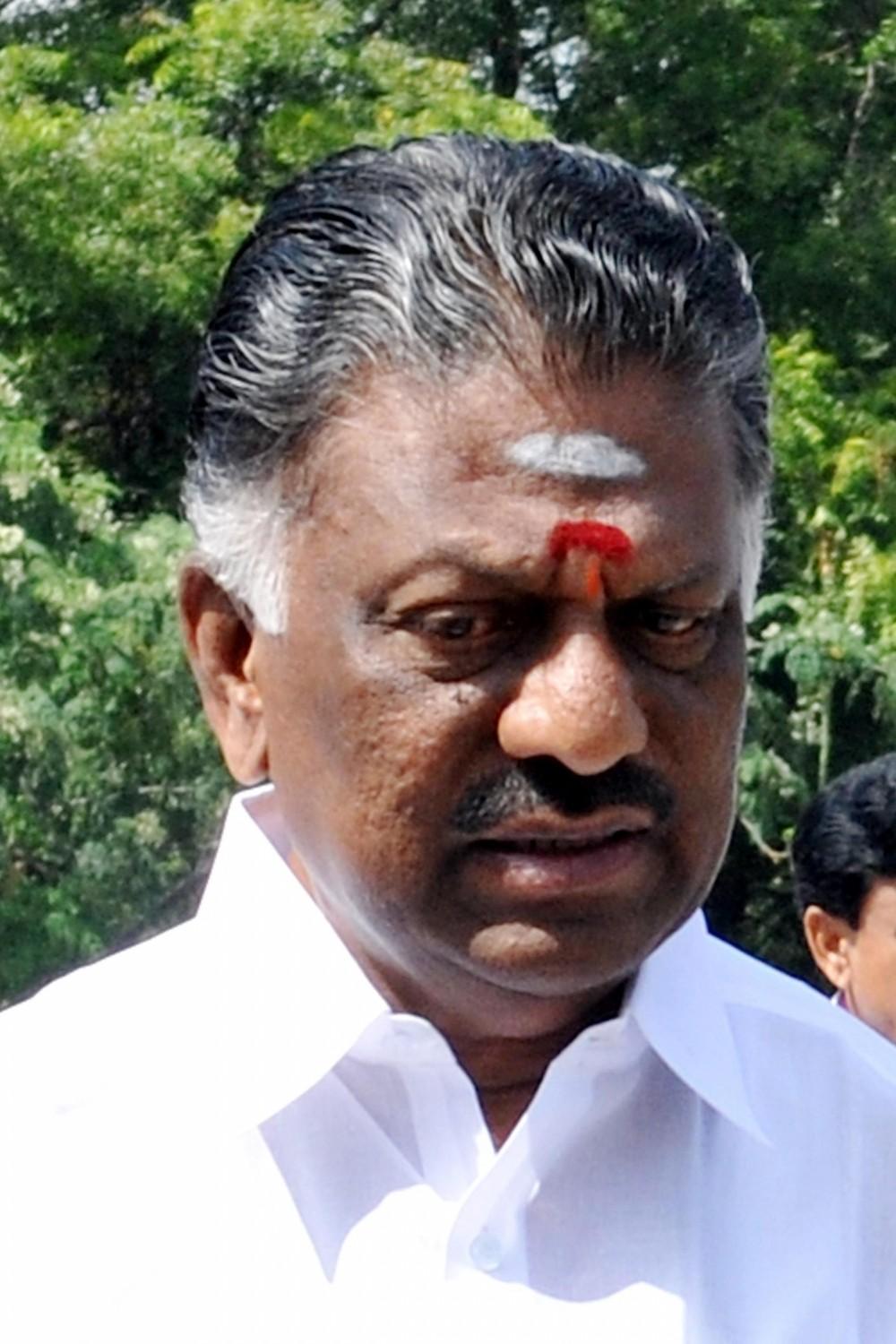 The Weekend Leader - Panneerselvam slams TN govt over its stand on fuel price
