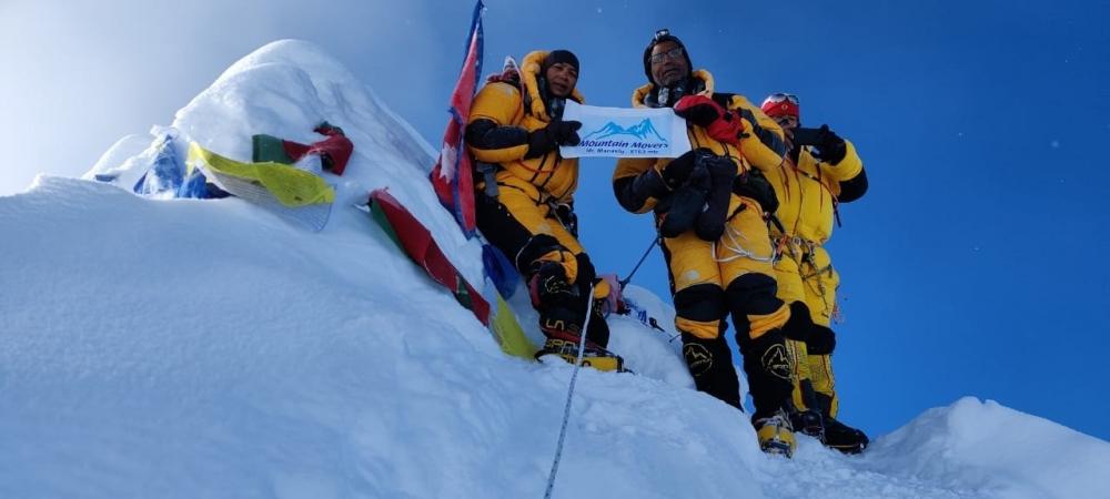 The Weekend Leader - Doctor couple from Gujarat scales Mount Everest