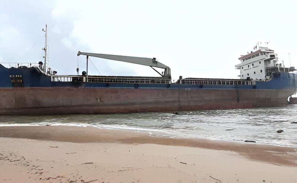The Weekend Leader - Norwegian Man Escapes Death as Cargo Ship Crashes Into Garden
