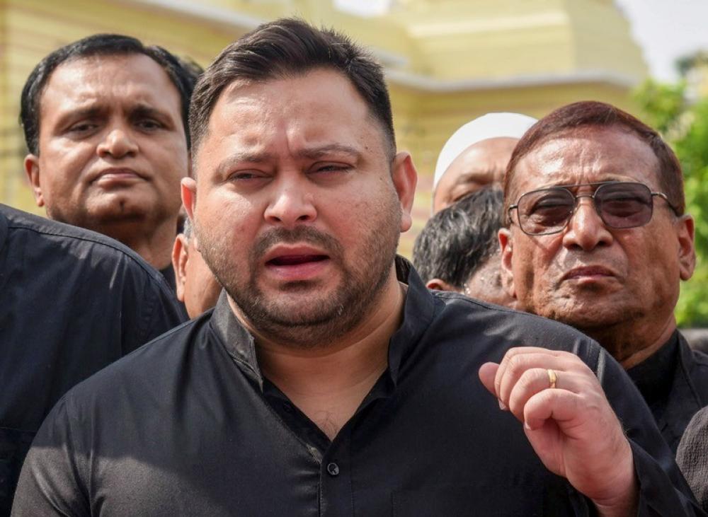 The Weekend Leader - Tejashwi Accuses EC of Bias, Flags Possibility of Opposition Boycott in Bihar Elections