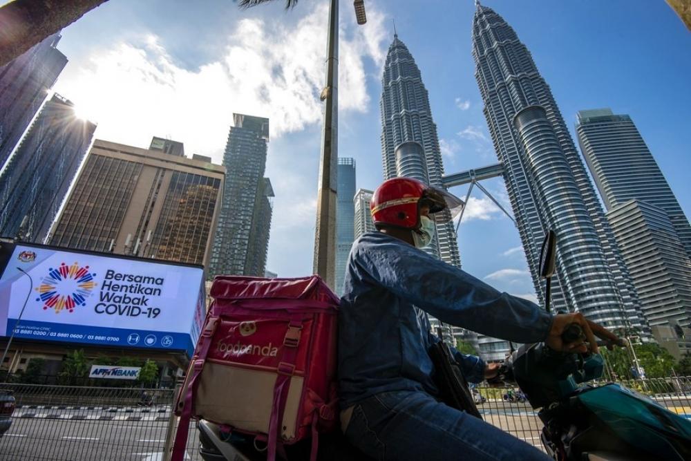 The Weekend Leader - Malaysia's tourism revenues plunge 71.2%