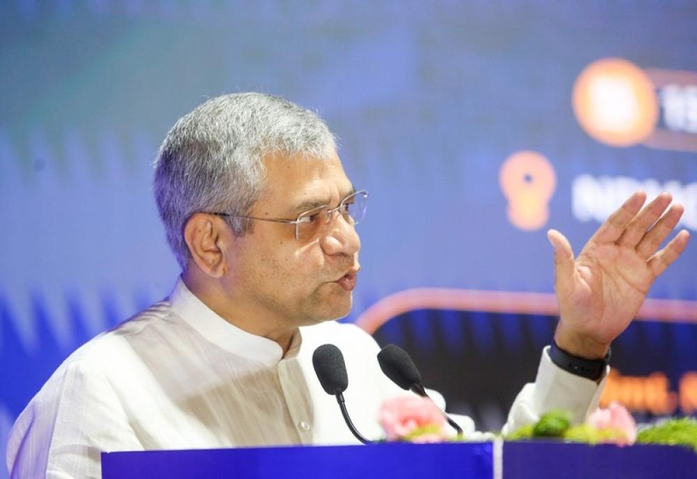 The Weekend Leader - PM Modi’s Swadeshi Call Spurs Minister To Adopt Zoho Over Foreign Brands
