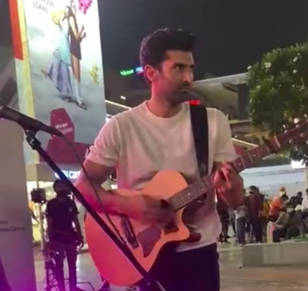 The Weekend Leader - Aditya Roy Kapur's impromptu performance goes viral