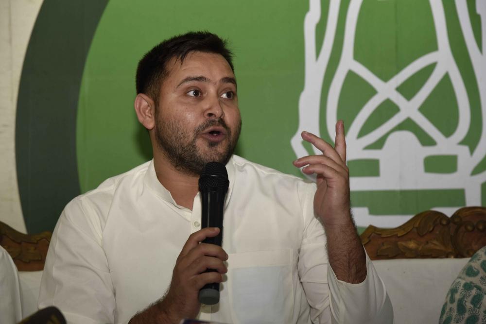 The Weekend Leader - RJD will hit the streets if NDA doesn't meet 19L job promise: Tejashwi