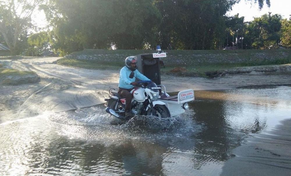 The Weekend Leader - Story of Motorcycle ambulance man Karimul Haque, West Bengal