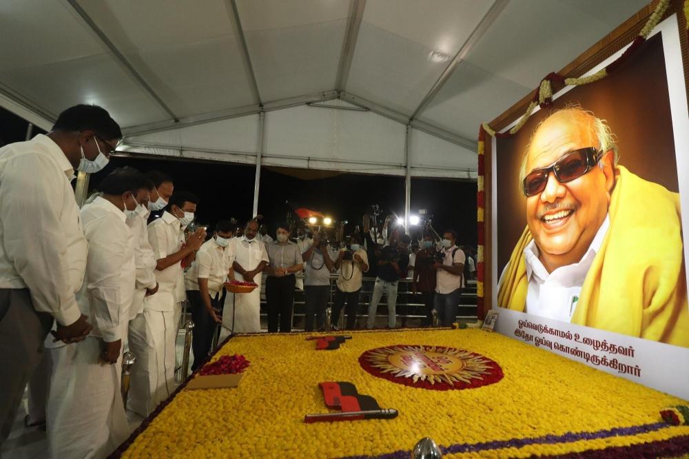 The Weekend Leader - Memorial to Karunanidhi in Chennai: Stalin