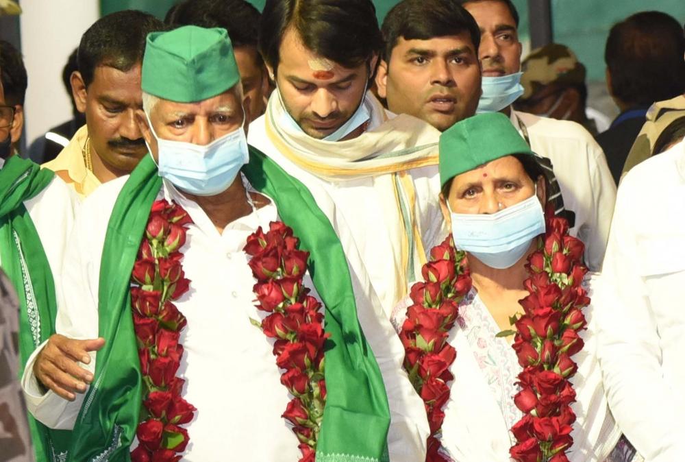 The Weekend Leader - Lalu Prasad lands in Patna ahead of crucial bypolls