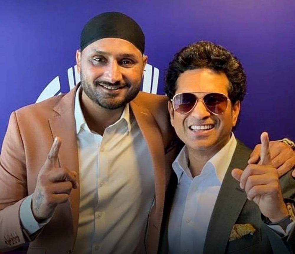 The Weekend Leader - Tendulkar leads cricket fraternity in wishing Harbhajan on his retirement