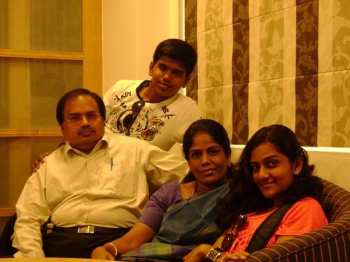 https://www.theweekendleader.com/admin/upload/25-01-19-08elangovanfamily.jpg