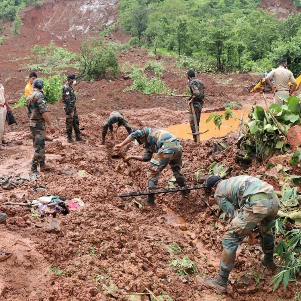 The Weekend Leader - Armed forces increase deployment for relief ops in Maha, K'taka, Goa