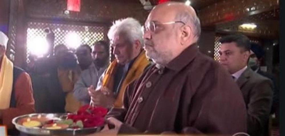 The Weekend Leader - Amit Shah pays obeisance at Mata Kheer Bhawani temple in Kashmir