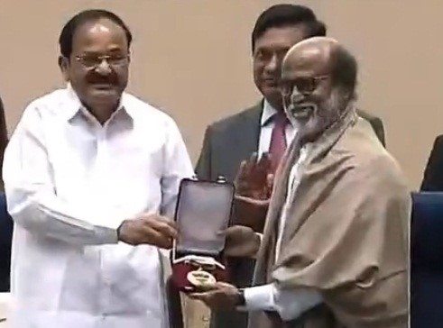 The Weekend Leader - 67th National Film Awards: Rajinikanth, Dhanush, Kangana, Manoj Bajpayee receive honours