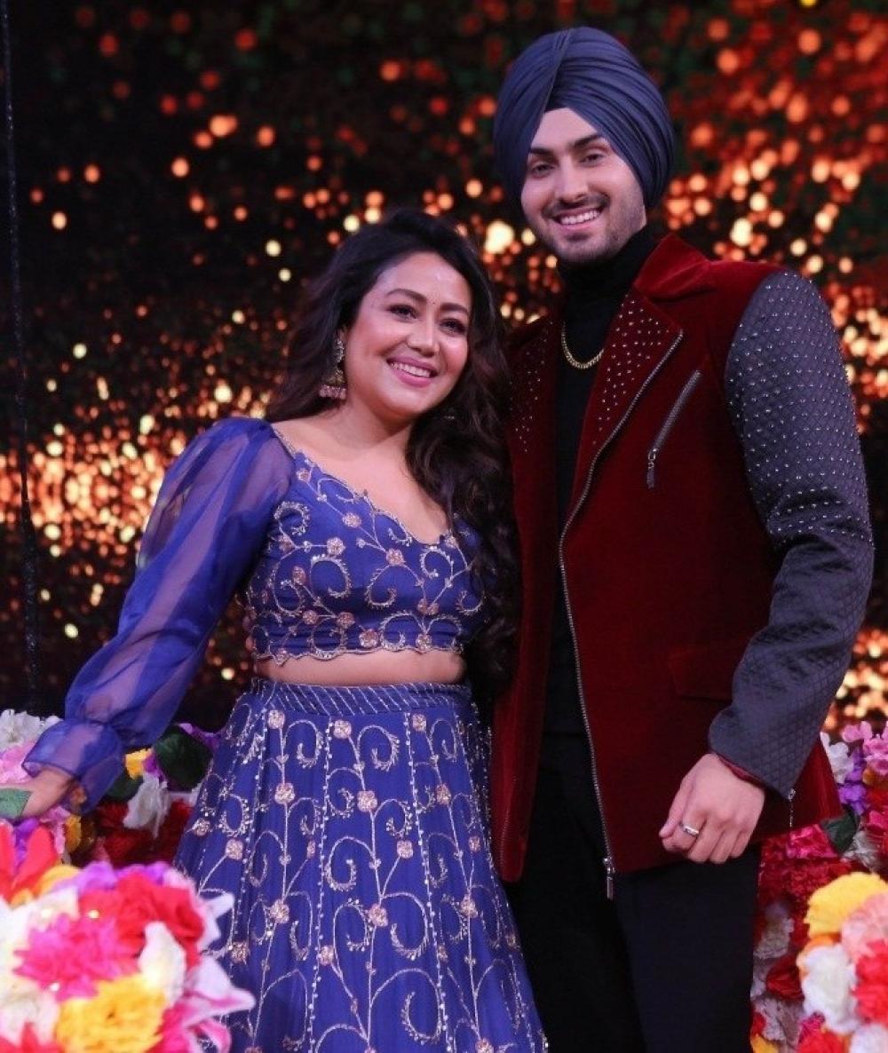 The Weekend Leader - Neha Kakkar fulfils contestant Sanjana's wish on 'Sa Re Ga Ma Pa'