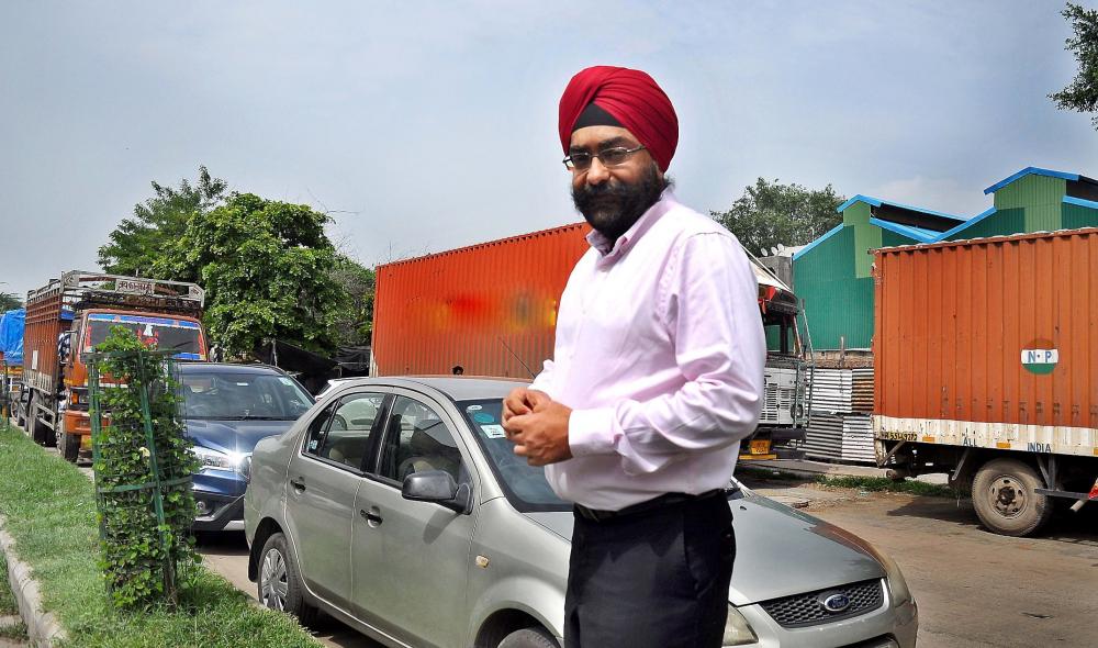 The Weekend Leader - Success story of Harpreet Singh Malhotra, Founder and CMD, Tiger Logistics