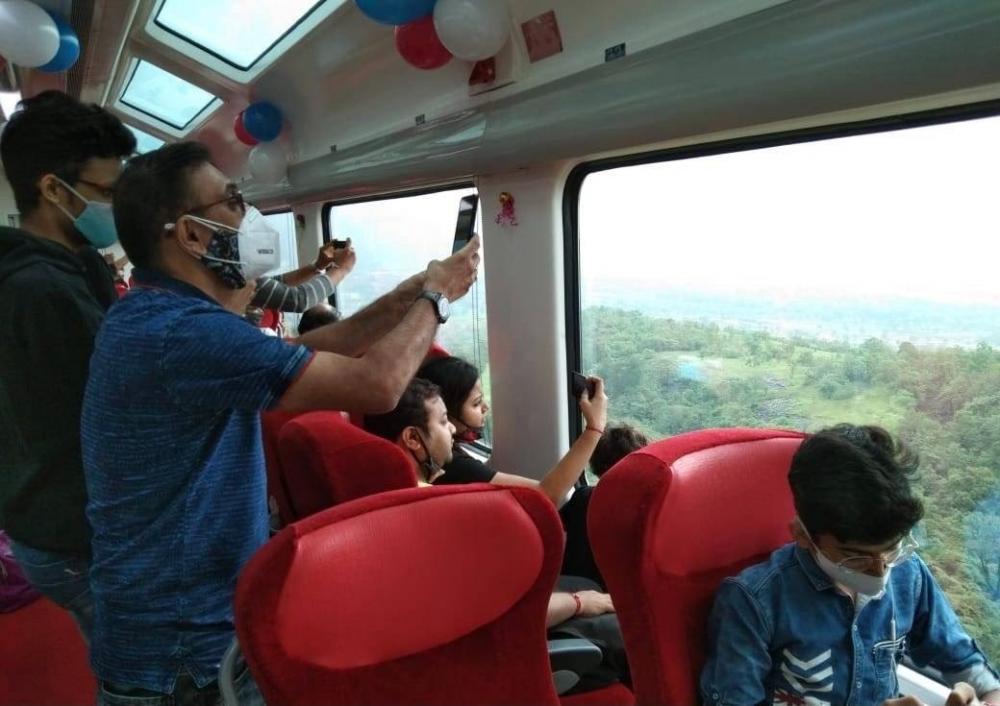The Weekend Leader - Train with a view: Railways launches Vistadome coach on Mumbai-Pune route