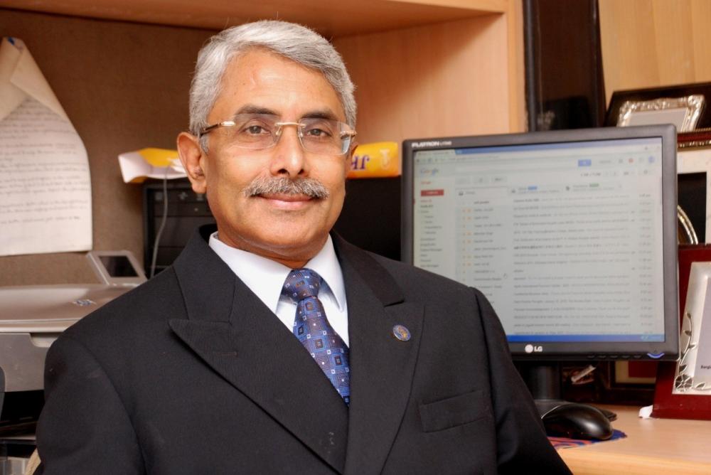 The Weekend Leader - Mumbai neurosurgeon 1st Indian to get AANS honour