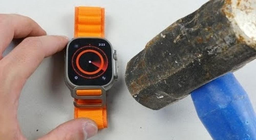 The Weekend Leader - YouTuber tests Apple Watch Ultra durability with hammer