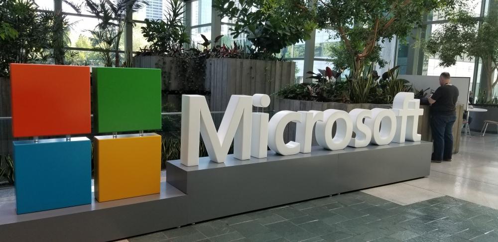 The Weekend Leader - Salesforce to buy Microsoft Teams rival Slack: Report