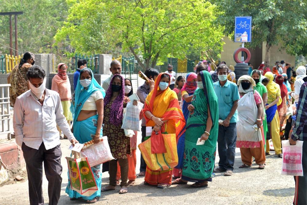 The Weekend Leader - 25 kg foodgrains for each poor family in MP