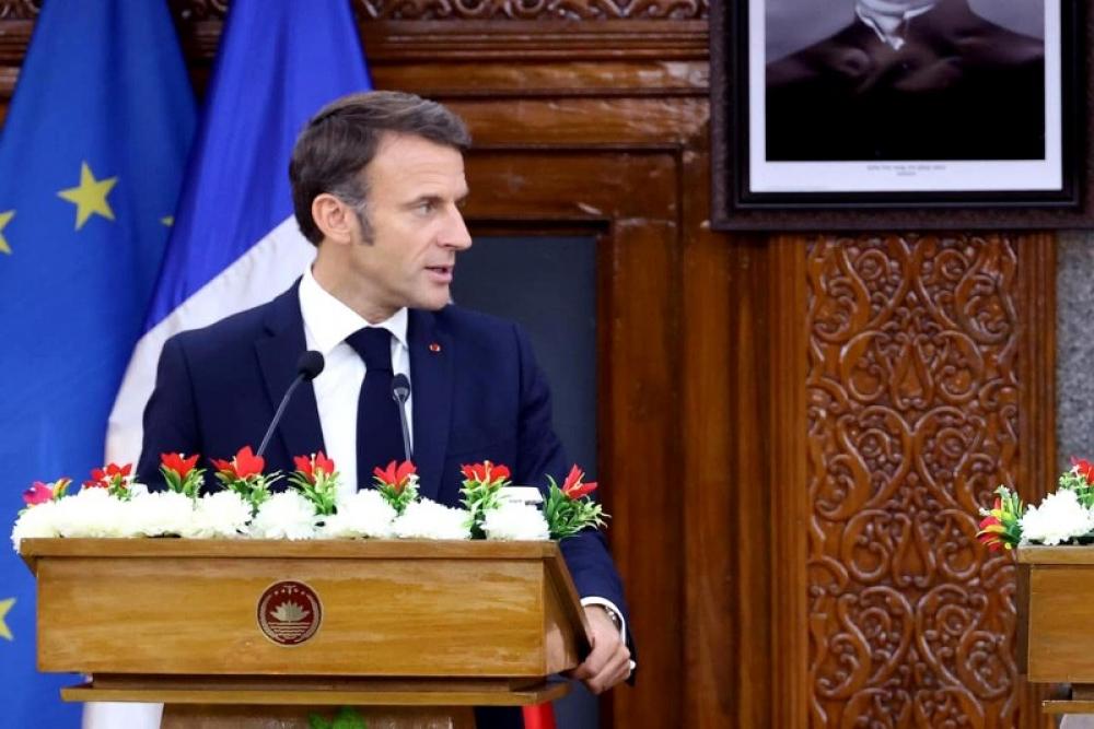 The Weekend Leader - ‘Light Push or Slap?’ – Macron Explains Viral Video With Wife