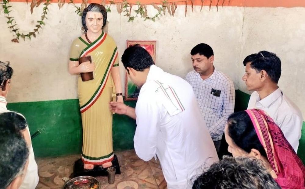 The Weekend Leader - Indira Gandhi worshipped like Goddess in MP village