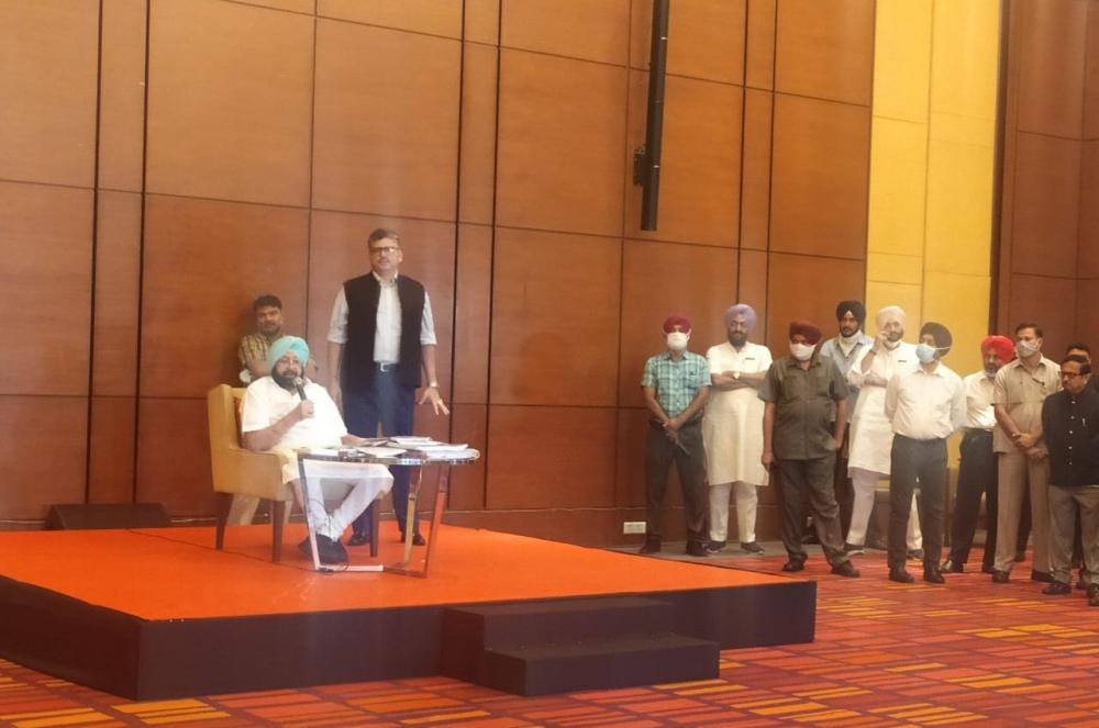 The Weekend Leader - Amarinder announces new political outfit