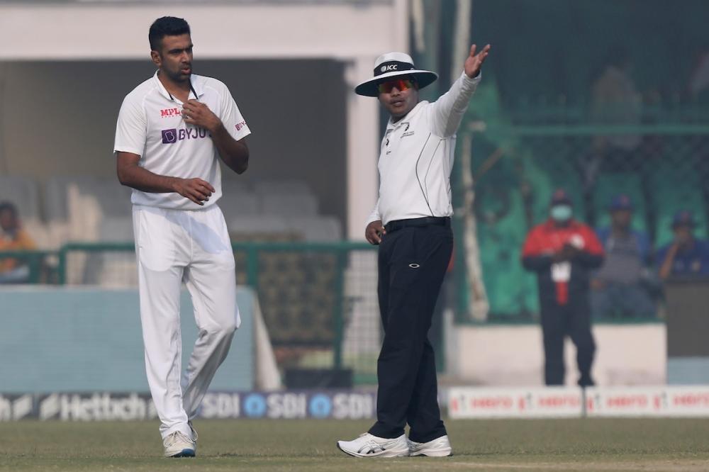 The Weekend Leader - IND v NZ: Ashwin and umpire Nitin Menon in argument over vision obstruction