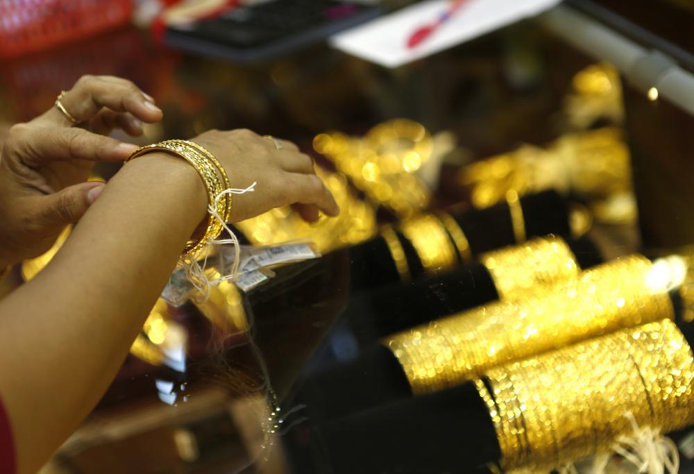 The Weekend Leader - Gold demand drops to 11-year-low in 2020 on weak Q4