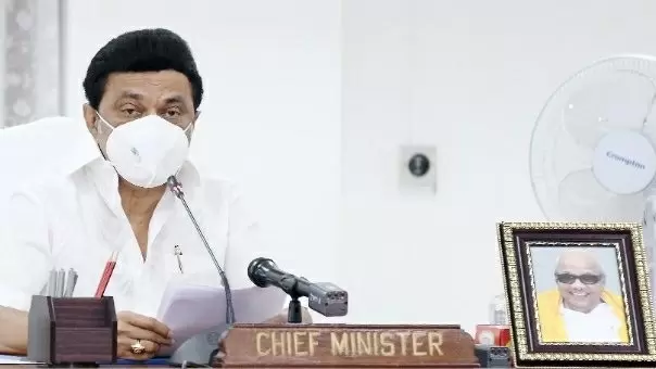 TN CM urges Harsh Vardhan to reduce vaccine allocation to private hospitals