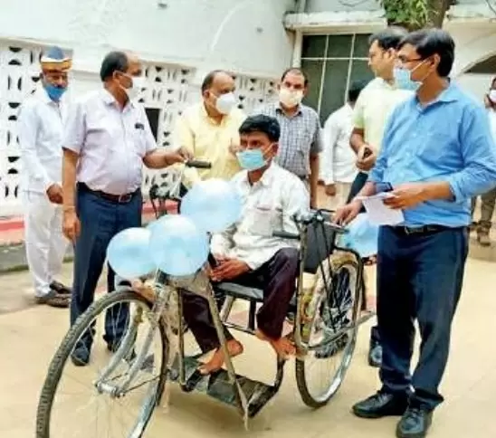 Yogi gives tricycle to man with disability