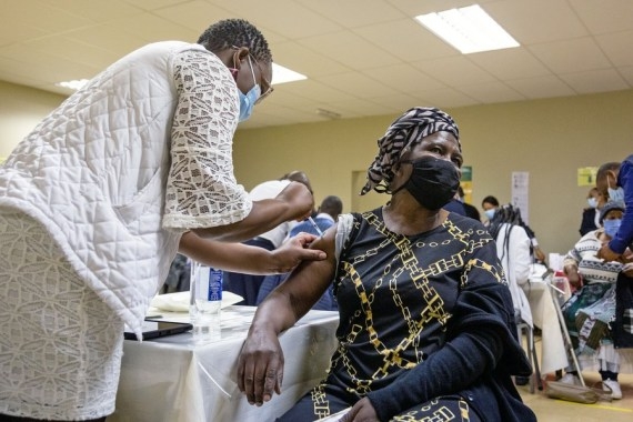 The Weekend Leader - S.Africa govt mulls mandatory vax policy