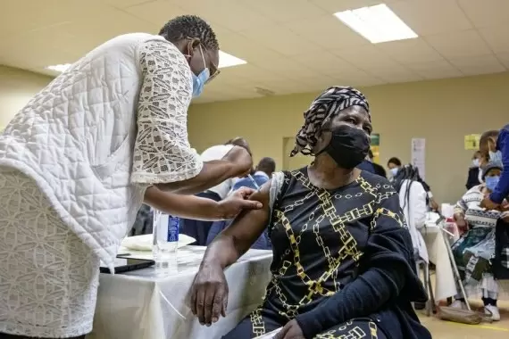 S.Africa govt mulls mandatory vax policy