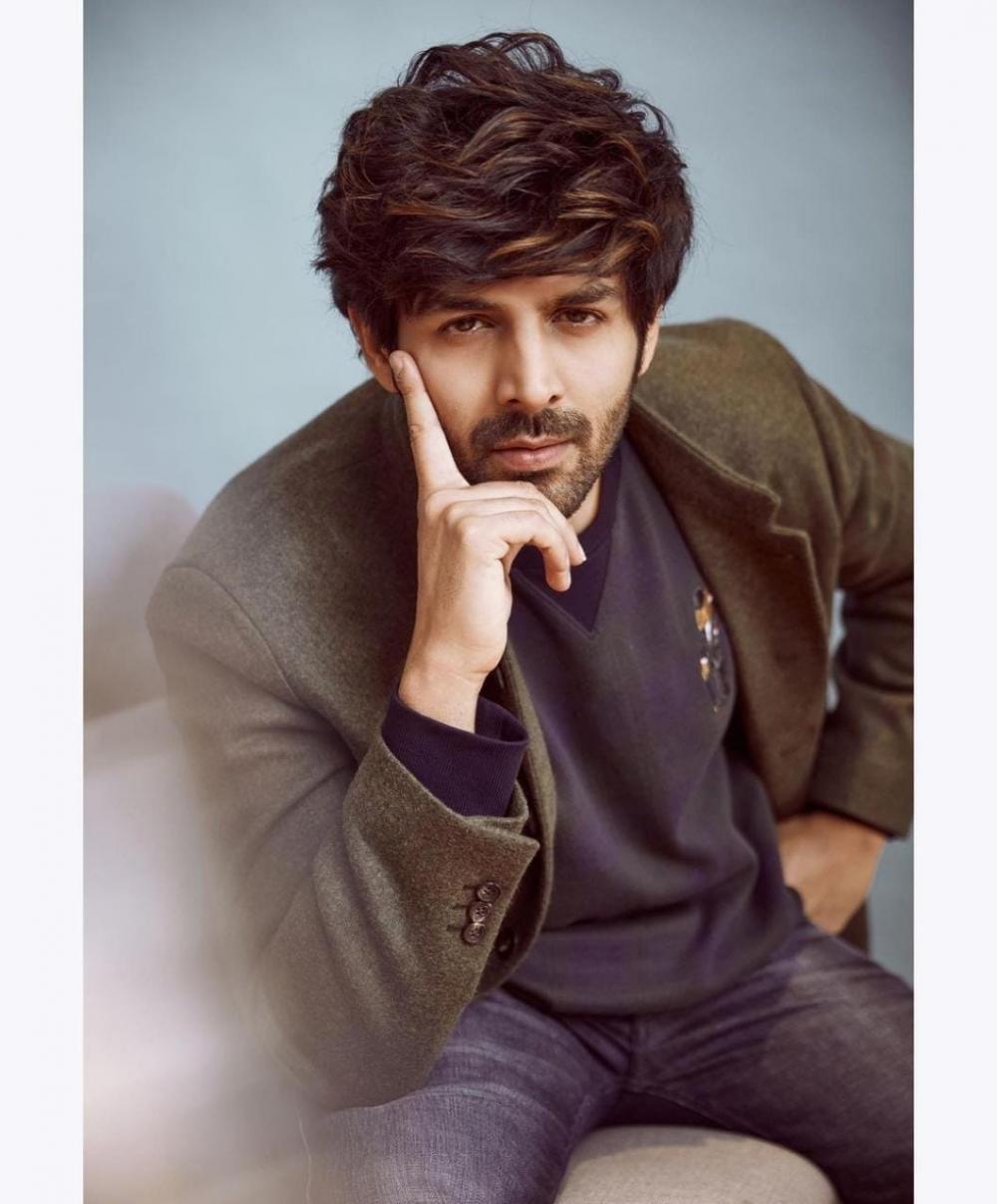 The Weekend Leader - Kartik Aaryan ups the cool quotient with his whacky shirt