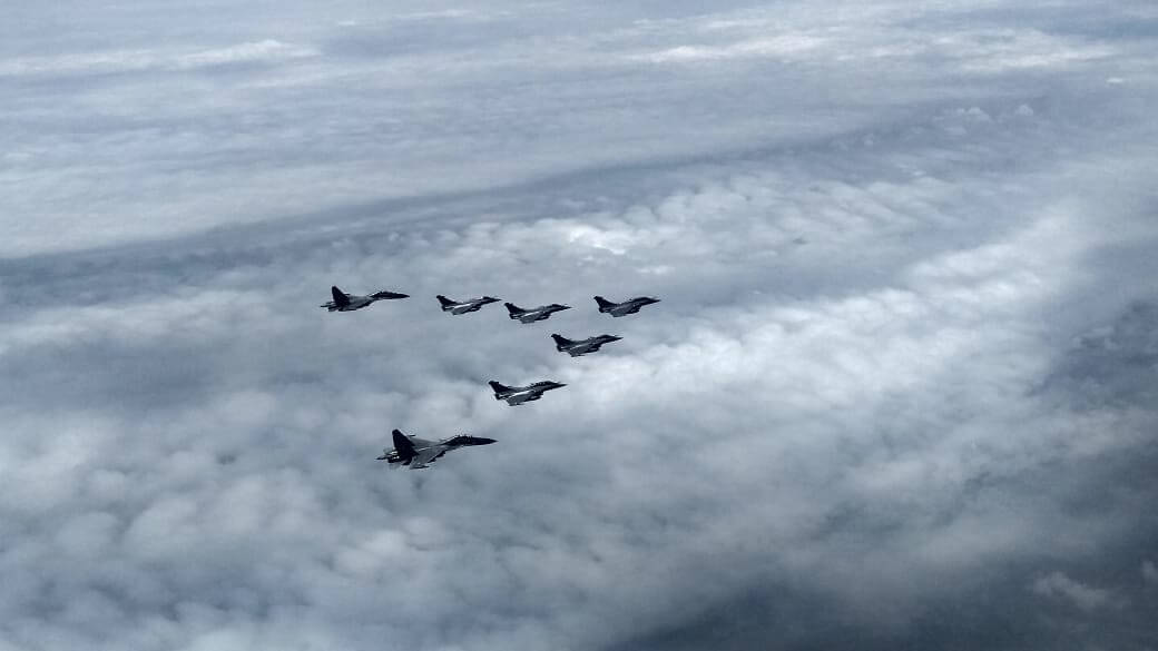 The Weekend Leader - 5 Rafale jets land safely at IAF airbase in Ambala