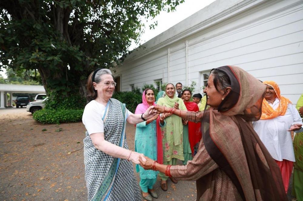 The Weekend Leader - Find a match for Rahul: Sonia to women farmers from Haryana