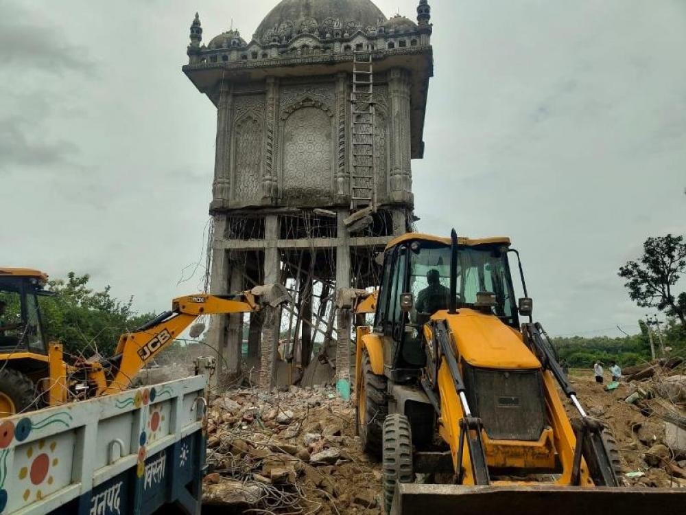 The Weekend Leader - Anti-Encroachment Drive Continues in UP, ‘Illegal' Mazar in Shravasti Razed