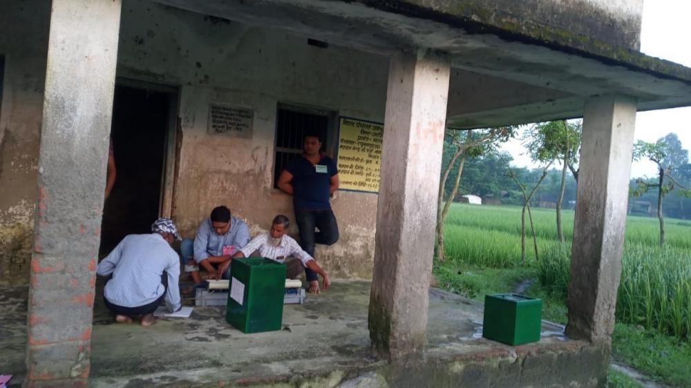 The Weekend Leader - Officials forced to put EVMs, ballot boxes on the ground for polling in Araria