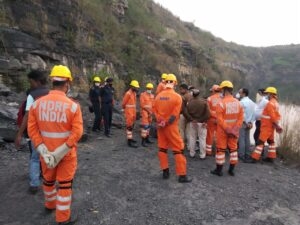 The Weekend Leader - 4 trapped in Jharkhand coal mine come out alive miraculously