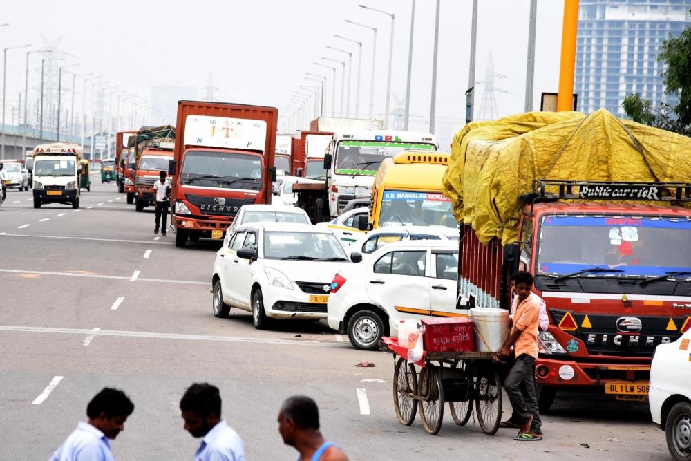 The Weekend Leader - Delhi: No entry of commercial vehicles without RFID tags from Jan 1