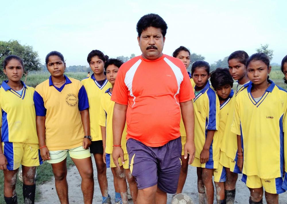 The Weekend Leader - Sanjay Pathak | School teacher and sports coach, Siwan, Bihar | success story