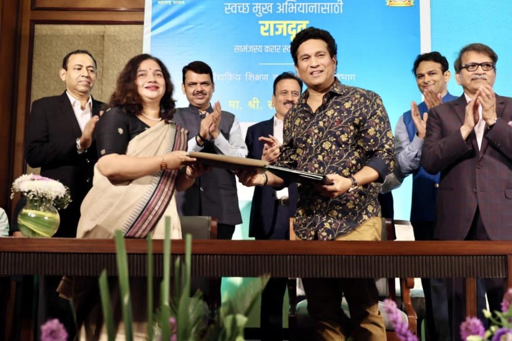 The Weekend Leader - Tendulkar named 'Smile Ambassador' for Maha oral hygiene campaign