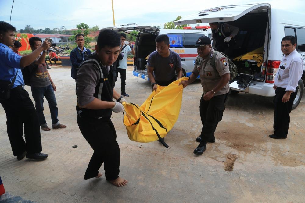 The Weekend Leader - 6 people dead in ship capsize off Bali waters