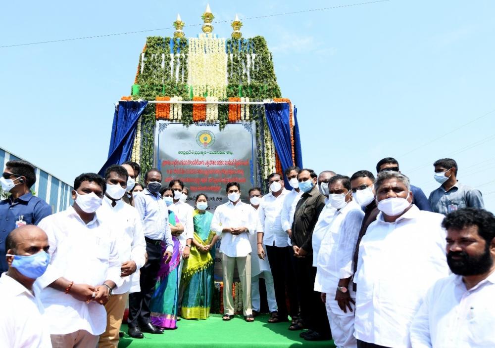 The Weekend Leader - Jagan lays foundation stone for Krishna river flood bank work